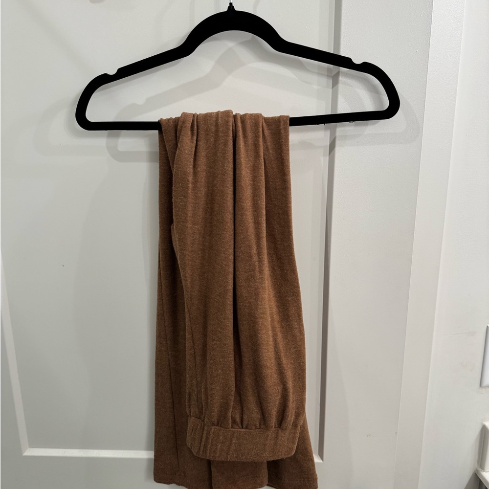 LESET Warm Tan Lauren pleated pocket pants - Picture 3 of 4